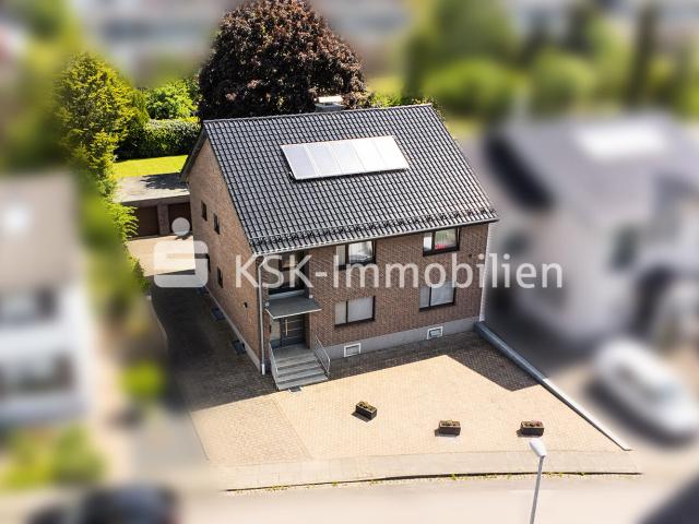 Modernisiertes Zweifamilienhaus mit 2 Garagen ideal für Eigennutzer oder Kapitalanleger!