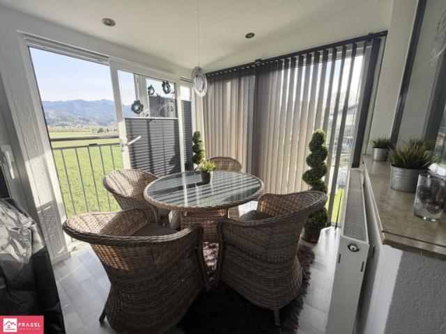 Haus mit zwei getrennt zugängigen Wohneinheiten, Garten, Garagen, Terrasse und Pool!