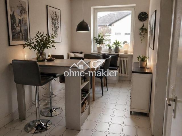 Modernisiertes Dreifamilienhaus, PV Anlage, DG Wohnung frei, zentrale Lage mit top Anbindung