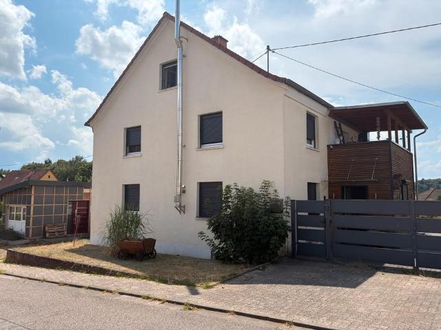 Modernisiertes EFH mit Sauna, ausgebautem DG und großer Scheune
