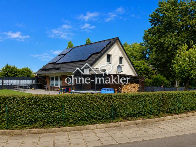 Modernisiertes Einfamilienhaus in ruhiger Sackgassenlage mit Kamin, PV Anlage und großem Grundstück