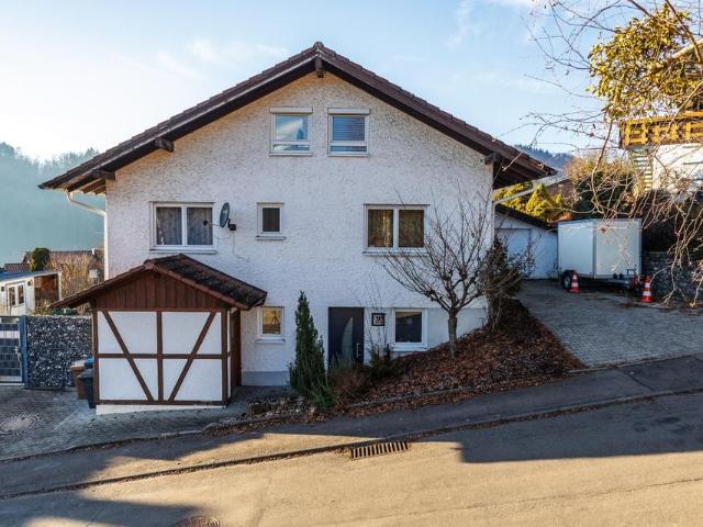Modernisiertes Einfamilienhaus mit ELW in ruhiger Lage