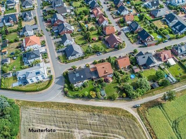 Modernisiertes Einfamilienhaus mit Garage