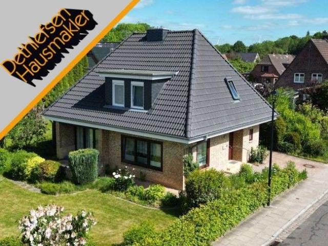 Modernisiertes Einfamilienhaus mit Garage in ruhiger Seitenstraßenlage von Brunsbüttel