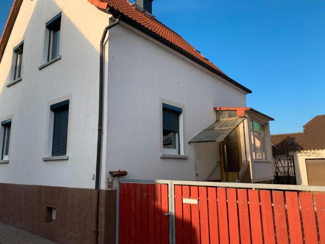 Modernisiertes Einfamilienhaus mit Garten, Terrasse & Garage