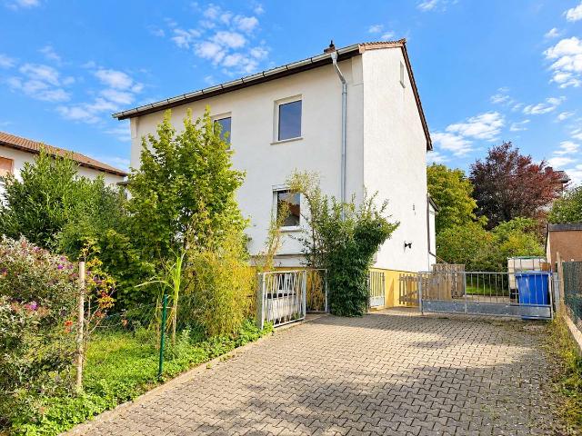 Modernisiertes Einfamilienhaus mit großem Garten und Potenzial für zwei Wohneinheiten!