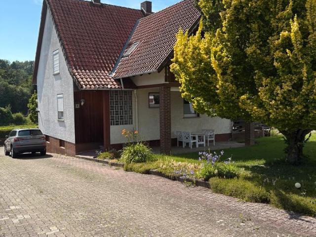 Modernisiertes Einfamilienhaus mit großem Grundstück