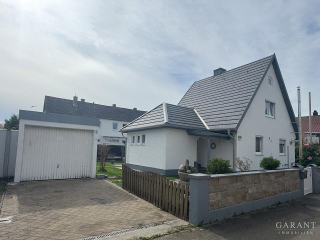 Modernisiertes Einfamilienhaus mit großem Grundstück & besonderem Wohncharakter