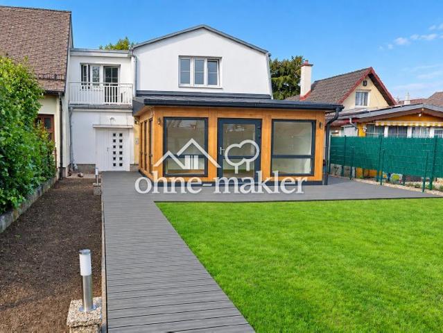 Modernisiertes Einfamilienhaus mit Holz Wintergarten und großem Garten in Grünruhelage