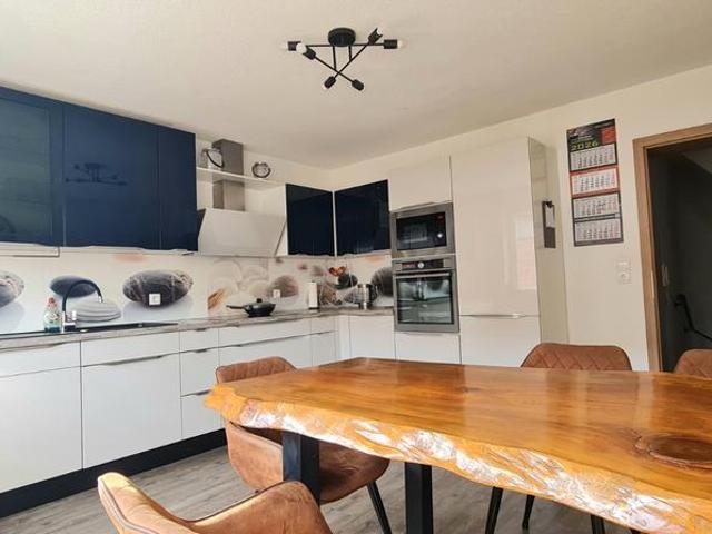 Modernisiertes Einfamilienhaus mit Scheune und Photovoltaikanlage