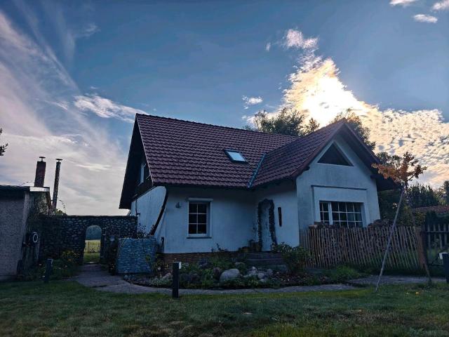 Modernisiertes Einfamilienhaus mit Solarstrom und großem Garten