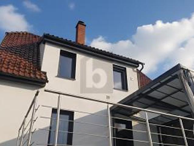 MODERNISIERTES EINFAMILIENHAUS MIT SONNIGEM GARTEN