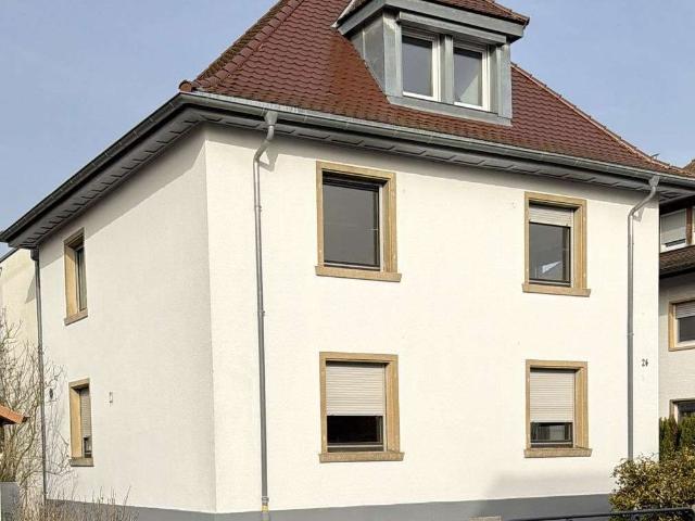 Modernisiertes Einfamilienhaus mit 203 m² Wohnfläche, Dachterrasse und großem Garten in Durmersheim