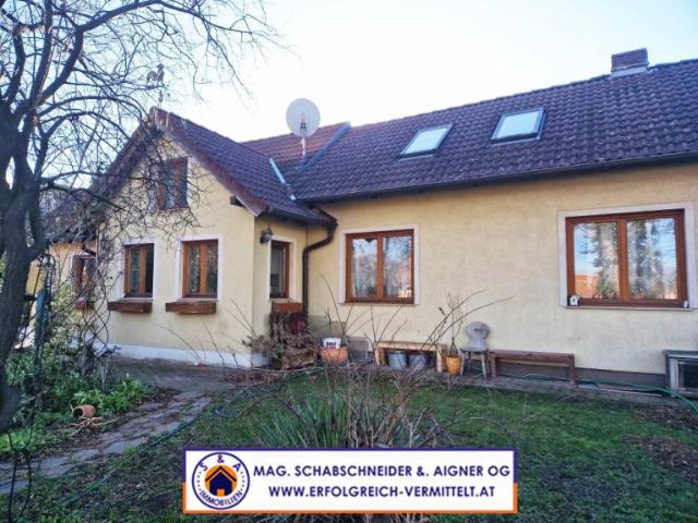 Neuer preis! Modernisiertes Einfamilienhaus nähe Poysdorf mit ebenem Garten 20 bis 30 Autominuten bis Wien!