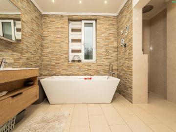 Modernisiertes Familiendomizil mit Garten, hochwertiger Sanierung & perfekter Infrastruktur in Wiener Neustadt