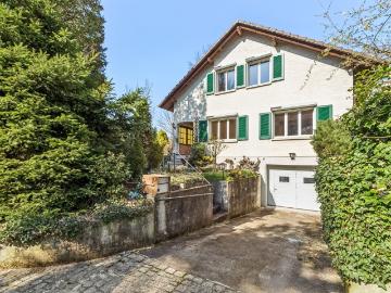 Modernisiertes Familienparadies mit herrlich grossem Garten