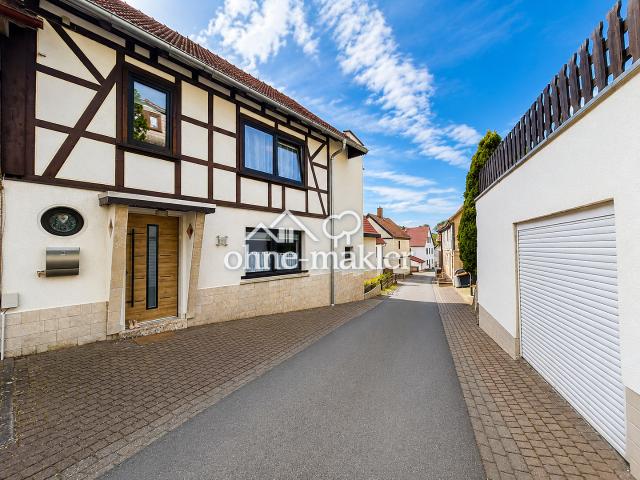 Modernisiertes Fachwerkhaus mit großzügiger Dachterasse und Platz für die Familie