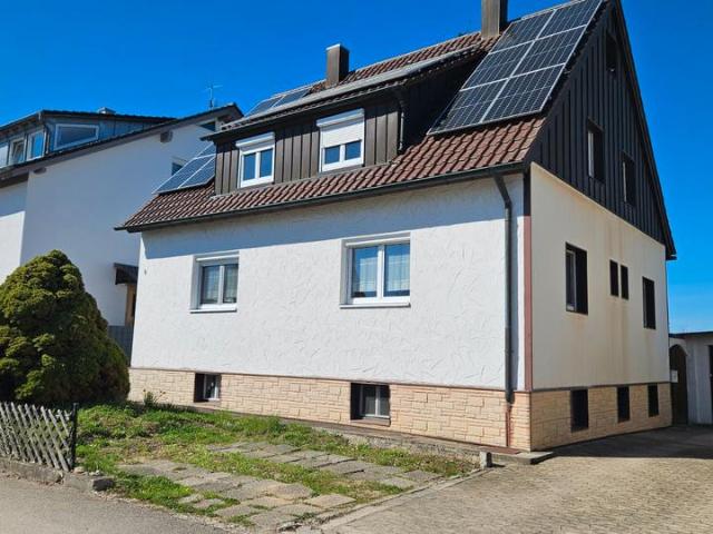 Modernisiertes freistehendes Einfamilienhaus in Hohenstaufen