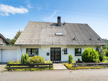Modernisiertes großes Einfamilienhaus mit Einlieger und Garage im Außenbereich von Radevormwald!