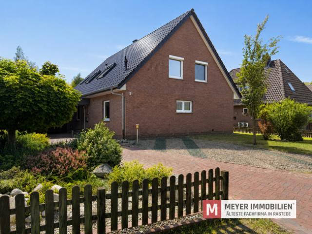 Modernisiertes, großzügiges Wohnhaus mit Doppelgarage in Rastede Leuchtenburg Obj. Nr. 6650