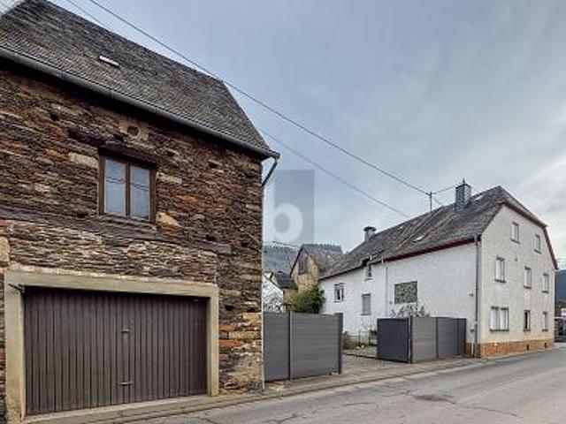 MODERNISIERTES HAUS MIT GROßEN HOF UND POTENZIAL