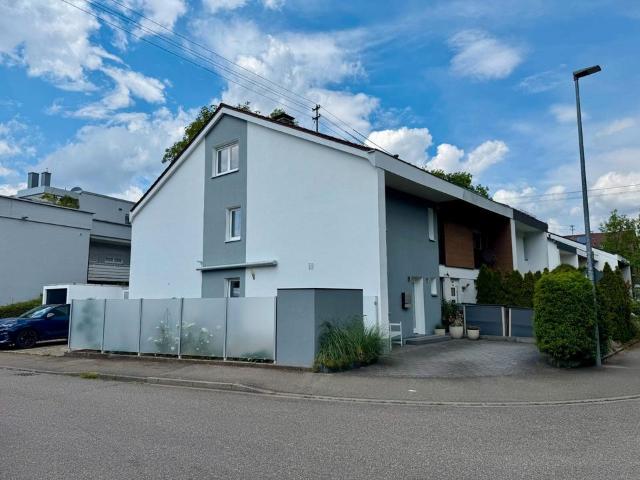 Modernisiertes Reiheneckhaus in zentrumsnaher Lage von Kirchheim