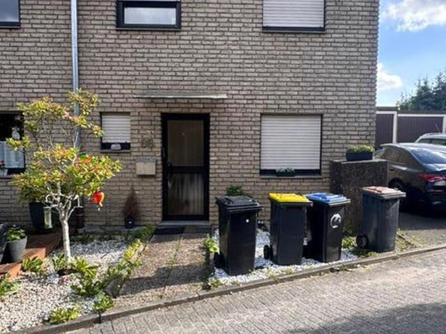 Modernisiertes Reihenendhaus in Toplage Cronenberg