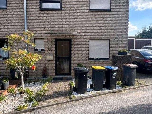 Modernisiertes Reihenendhaus in Toplage Cronenberg