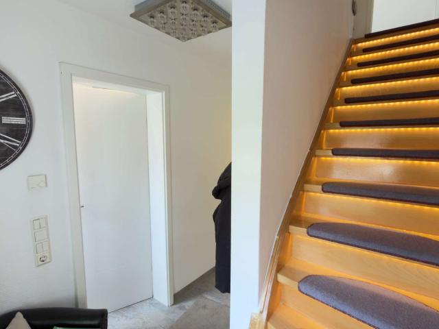 Modernisiertes Reihenhaus mit Wellnessbad, Gäste WC, Keller & 248 m² Grundstück