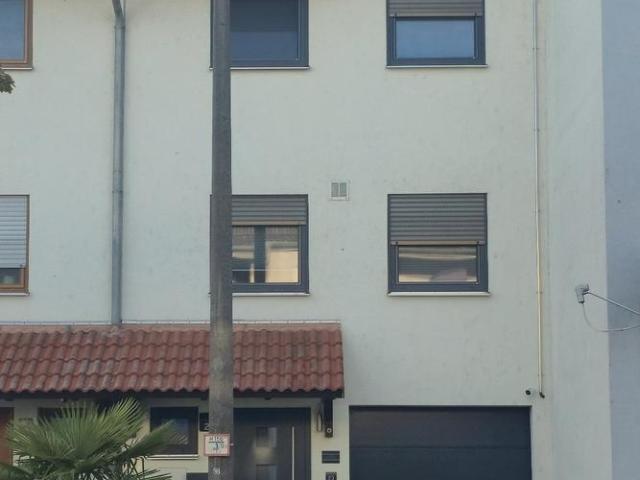 Modernisiertes Reihenhaus mit Doppelgarage, PV Anl. & Klimaanlage
