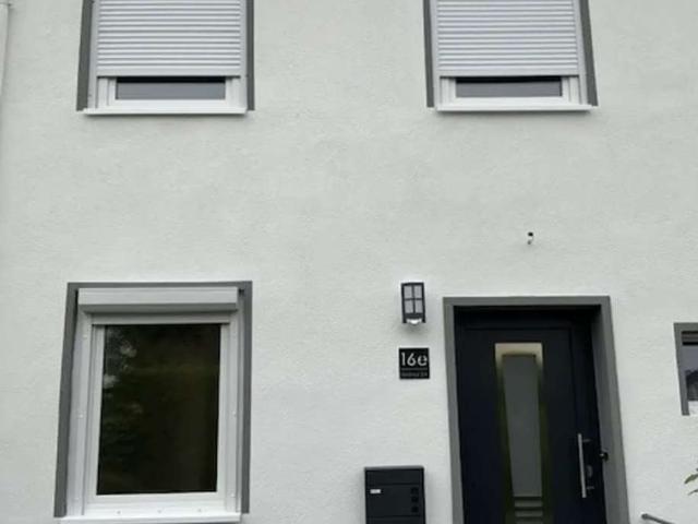 Modernisiertes Reihenhaus mit Garten, Terrasse & Kamin in der Südstadt