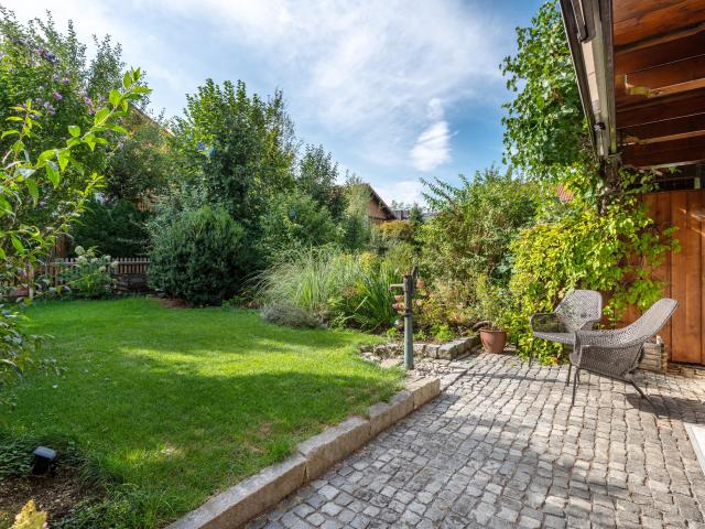 Modernisiertes Reihenhaus mit Garten und hochwertiger Ausstattung in Holzkirchen