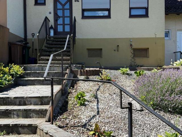 Modernisiertes Reihenhaus mit hochwertiger Ausstattung und Garage in Eberbach