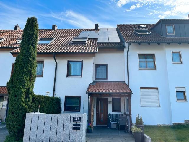 Modernisiertes Reihenmittelhaus mit PV Anlage