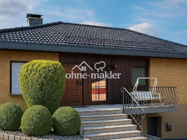 Modernisierter Bungalow mit Einliegerwohnung, 2 Garagen und 745 m² Grundstück in Werdohl Kleinhammer