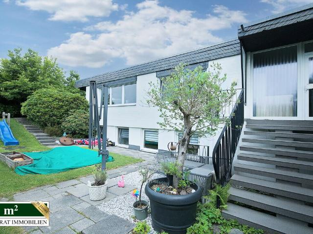 Modernisierter Bungalow mit Einliegerwohnung und tollem Grundstück in naturnaher Lage