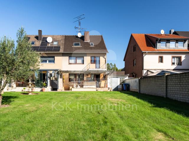 Modernisierungsbedürftige Doppelhaushälfte mit Sonnengrundstück im Herzen von Berrendorf