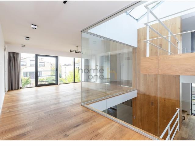 Modernistyczny dom biurowy 300 m2 w Wilanowie
