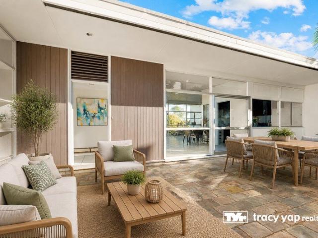 Modernist Harbourview Opportunity with Stunning City Skyline & Endless Potential