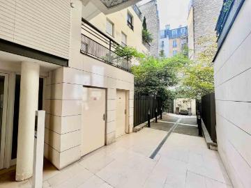 Modernized Apartment with Balcony in the 15th Arrondissement, Paris Amsterdam Apartments for Rent