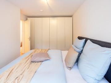 Modernly furnished 2 room apartment with quiet loggia