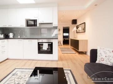 Modernly furnished 4 room apartment with balcony in a very central location