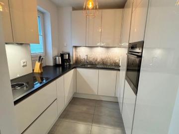 Modernly furnished 4 room apartment with terrace and garden