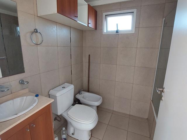 Moderno monoambiente de 32 m² en piso alto co