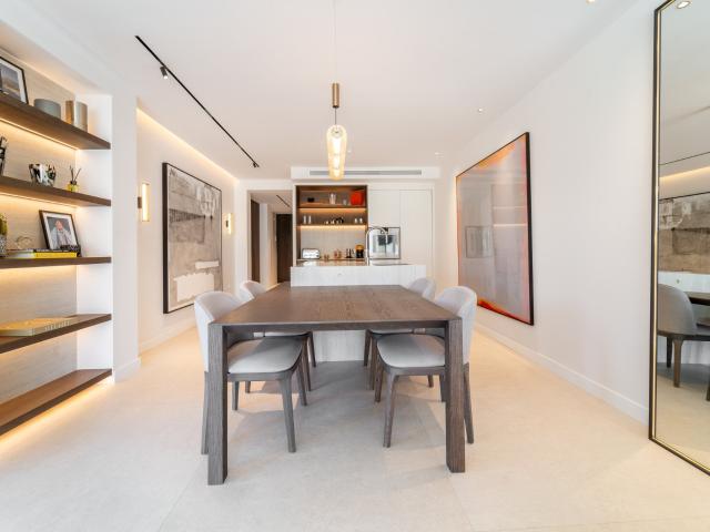 Moderno ático dúplex completamente reformado a pocos pasos d. 141m² Marbella