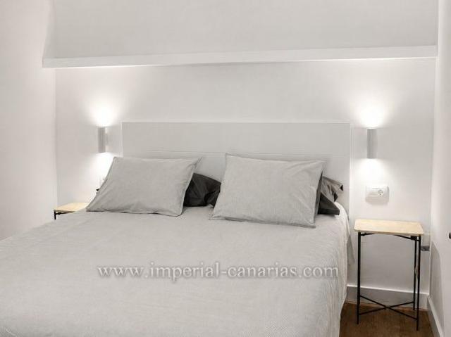 Moderno Ático de 1 dormitorio, recién reformado y amueblado con estilo acutal