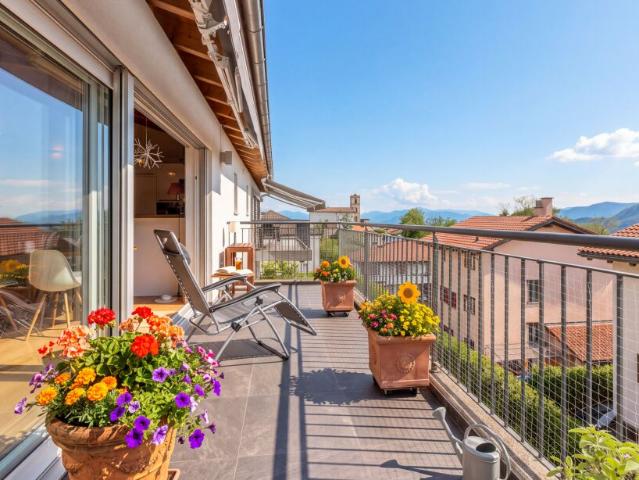 MODERNO ATTICO DI 3.5 LOCALI CON TERRAZZA A VILLA LUGANESE