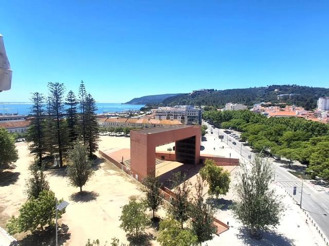 Moderno Apartamento na Avenida Luísa Todi em Setúbal completamente NOVO a estrear com Vista Deslumbrante a estrear uma Suíte