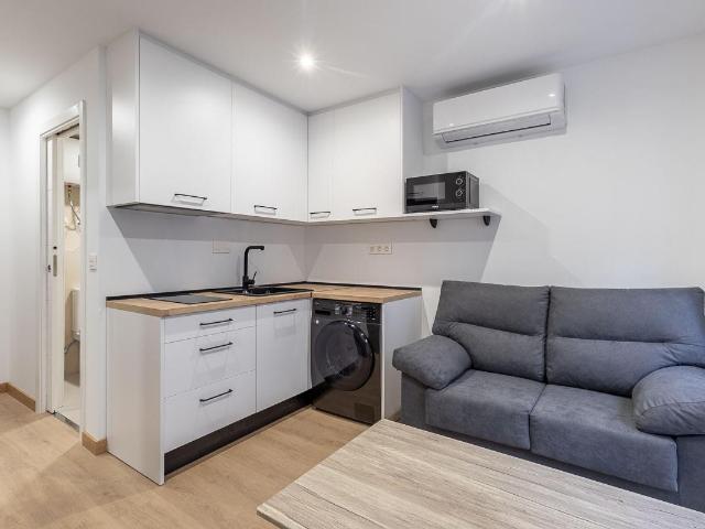 MODERNO APARTAMENTO COMPLETAMENTE REFORMADO JUNTO LA GRAN VÍA DE GRANADA