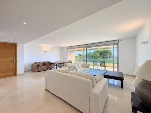 Moderno apartamento con vistas al mar y amplia terraza en Sol de Mallorca